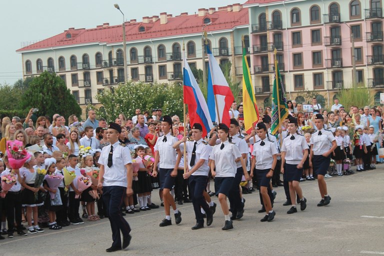 Начальник ОГИБДД Евпатории принял участие в праздничной школьной линейке 